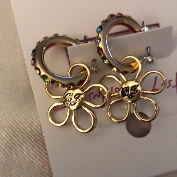 Betsey Johnson Love Fest Huggie Hoop Earrings With Open Frame Daisy Charm NWT - Picture 12 of 14